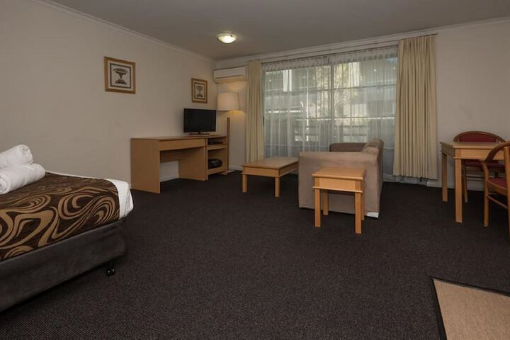 Room 10 of 37