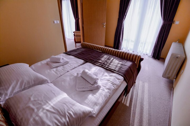 Room 7 of 48