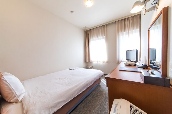 Room 18 of 36