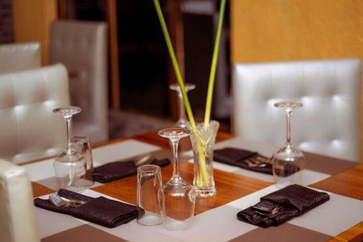 Dining 17 of 26