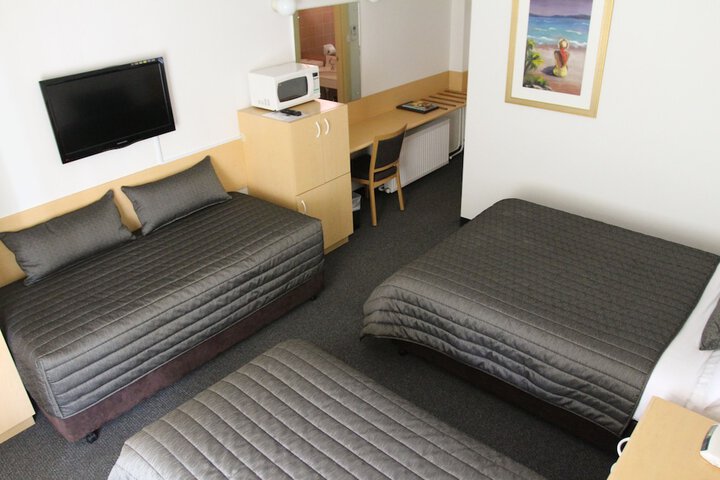 Room 2 of 28