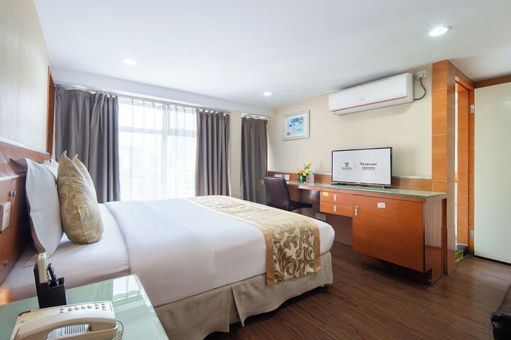 Room 27 of 49