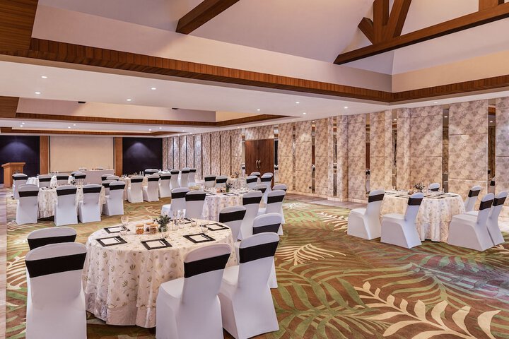Ballroom/Hall 68 of 79