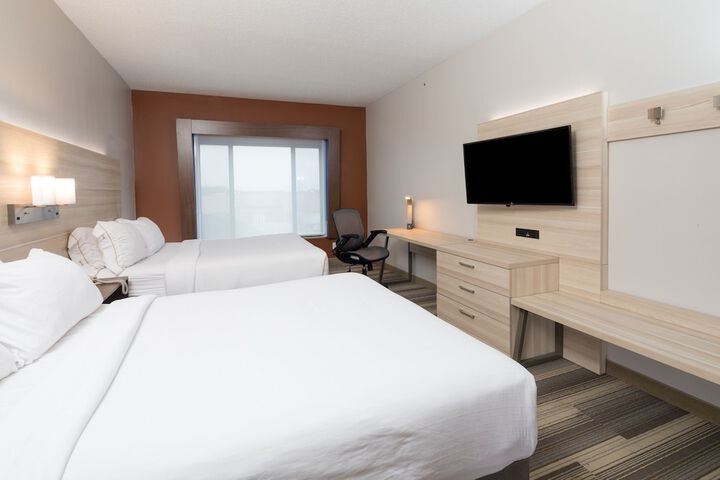2 Queen Beds (4 of 13)