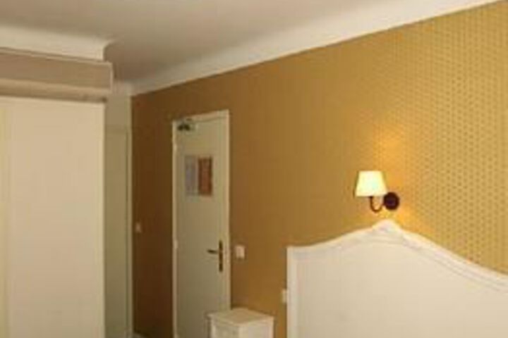 Room 30 of 46