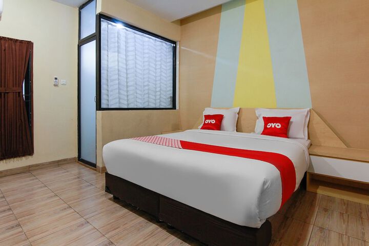 Room 8 of 33