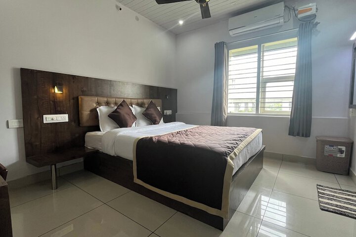 Room 9 of 25