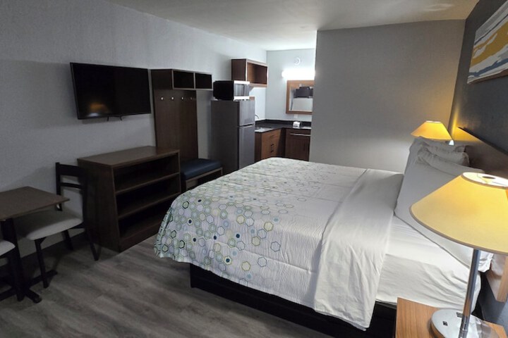 Room 13 of 24