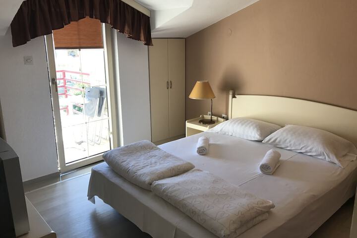 Room 12 of 52