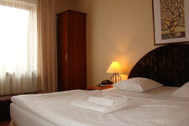 Room 5 of 62