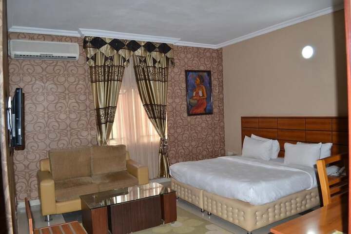 Room 4 of 30