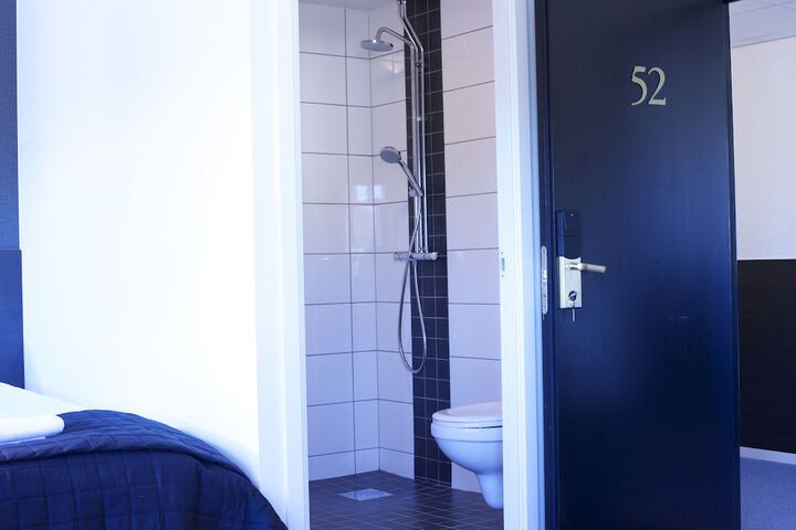 Room 6 of 34