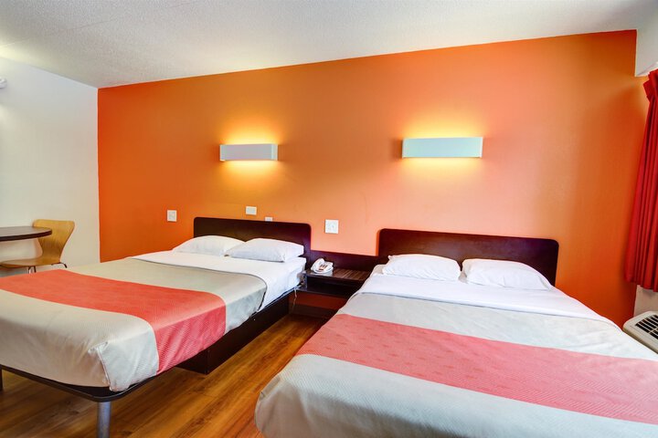 Standard Room, King or Two Doubles (6 of 6)