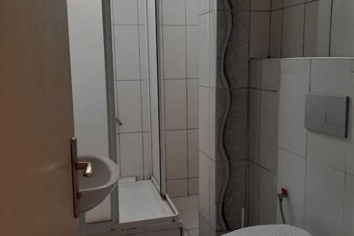 Room 9 of 15