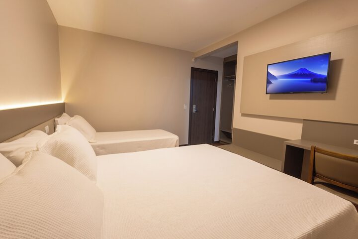 Room 8 of 28