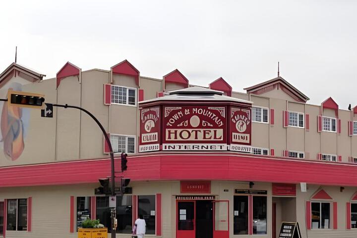 Image of Town and Mountain Hotel