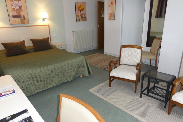 Room 8 of 70