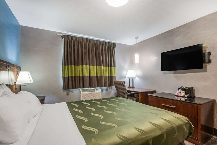 Queen Bed Accessible (4 of 5)