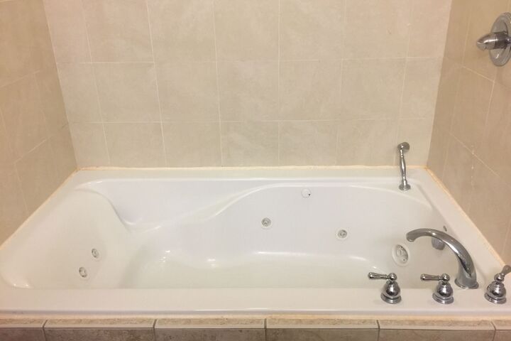 1 King Bed Mobility Hearing Accessible Room Roll in Shower (9 of 29)
