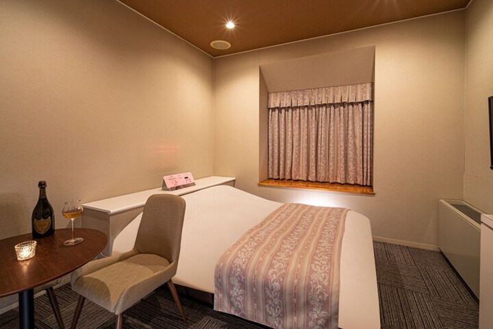 Room 15 of 36