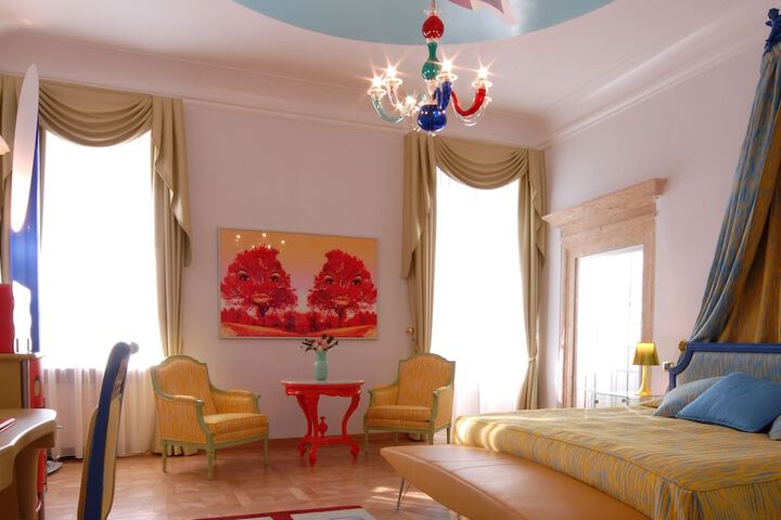 Room 7 of 115