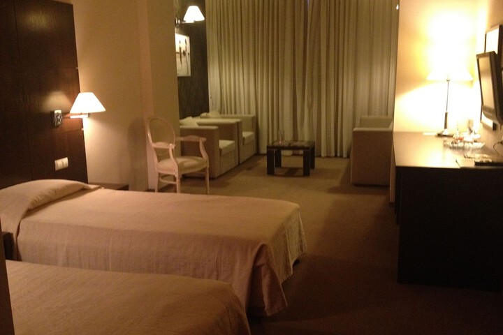 Room 3 of 53