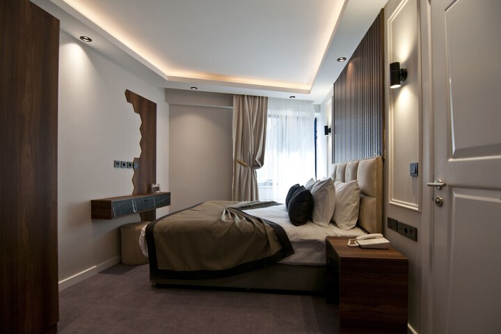 Room 13 of 76