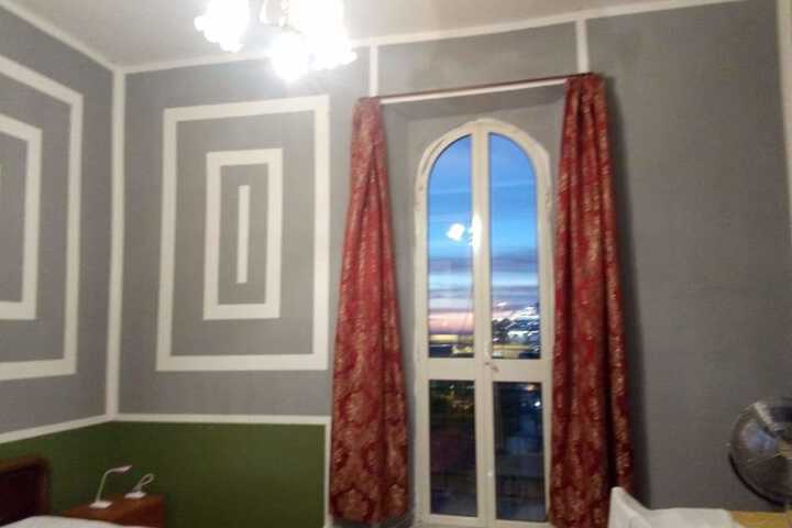 Room 4 of 12