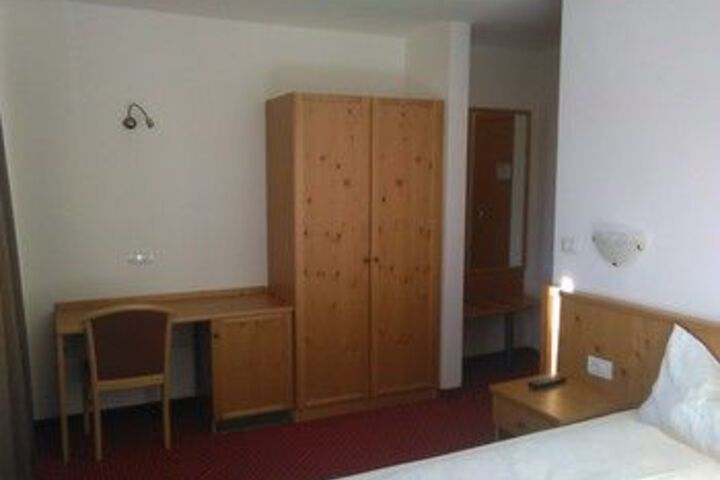 Room 15 of 30