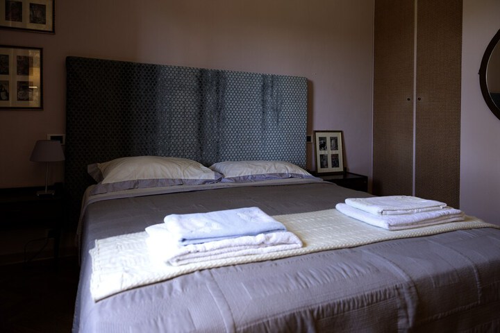 Room 6 of 34