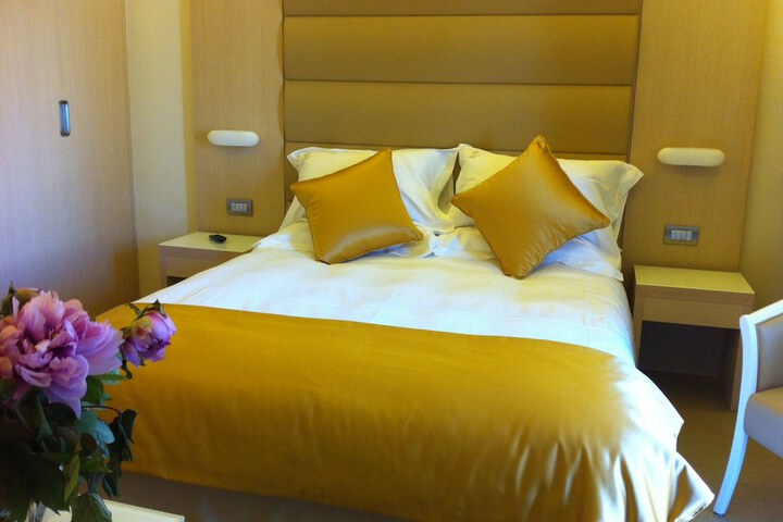 Room 9 of 68