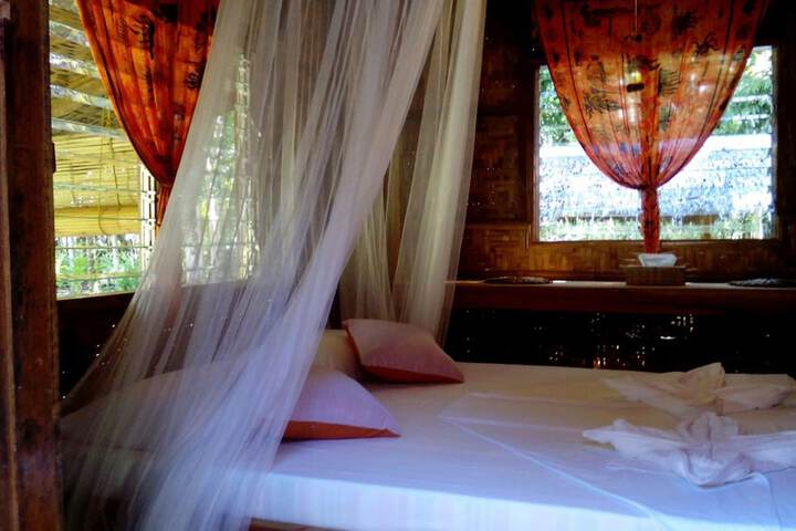 Room 10 of 77