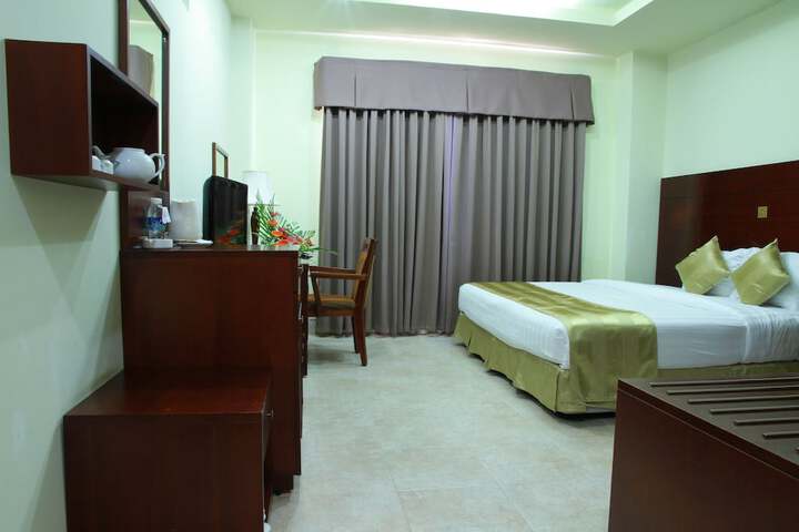 Room 9 of 37