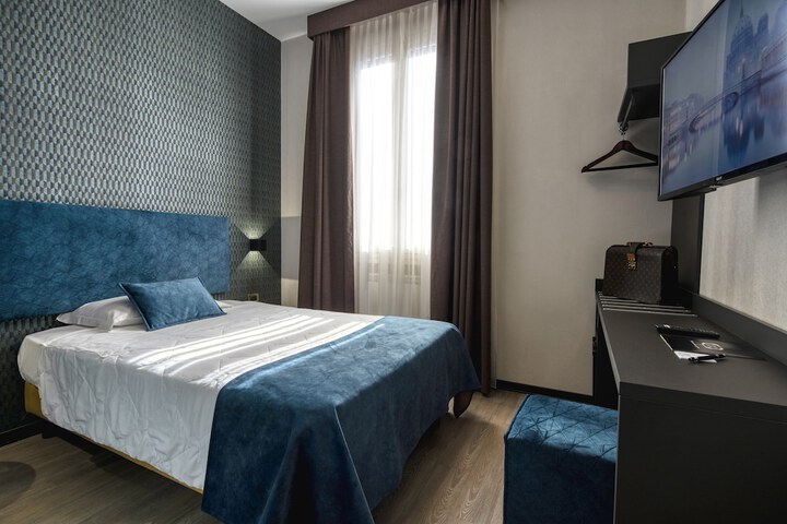 Room 15 of 52