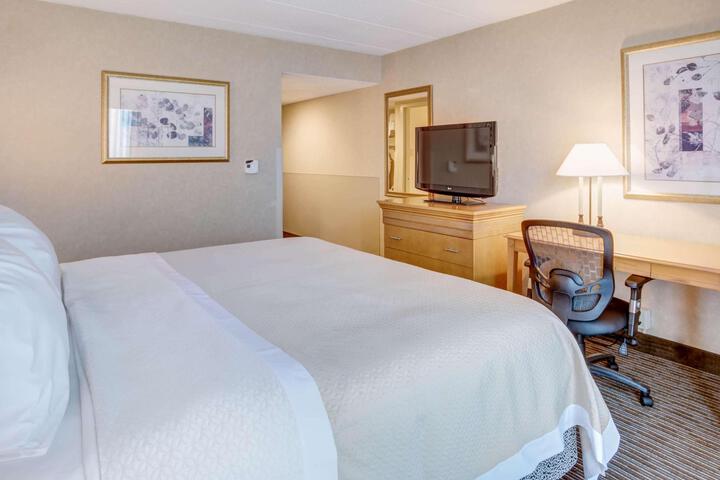 1 King Bed Mobility Accessible (7 of 12)