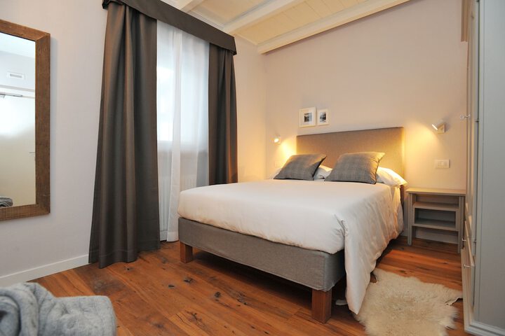 Room 32 of 61