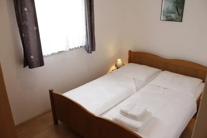 Room 5 of 15