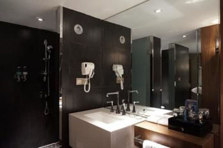 Room 42 of 56