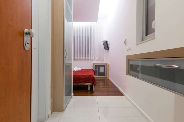 Room 4 of 126