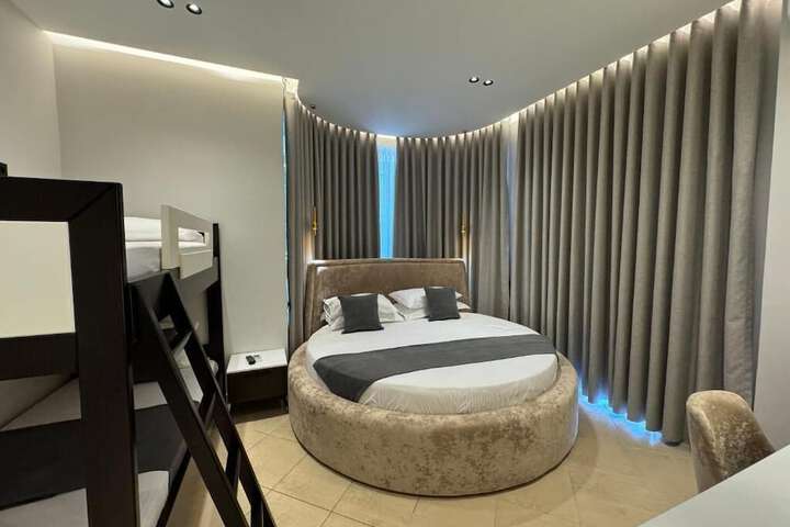 Room 10 of 69