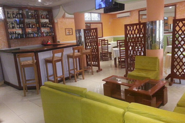 Lounge 47 of 52