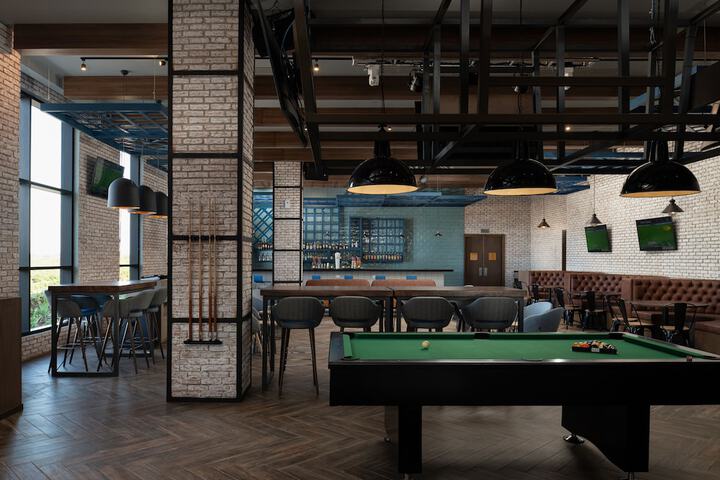 Lounge 103 of 121