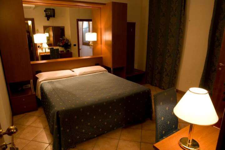 Room 14 of 37