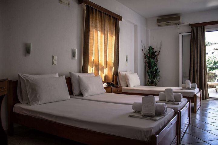 Room 6 of 17