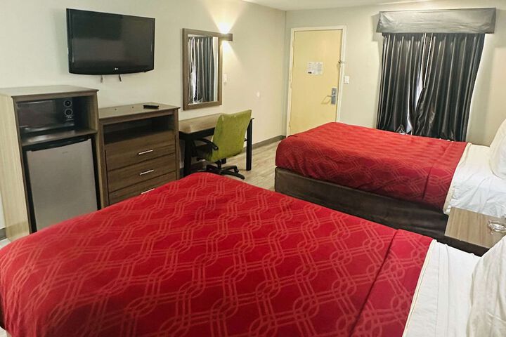 2 Double Beds (7 of 14)