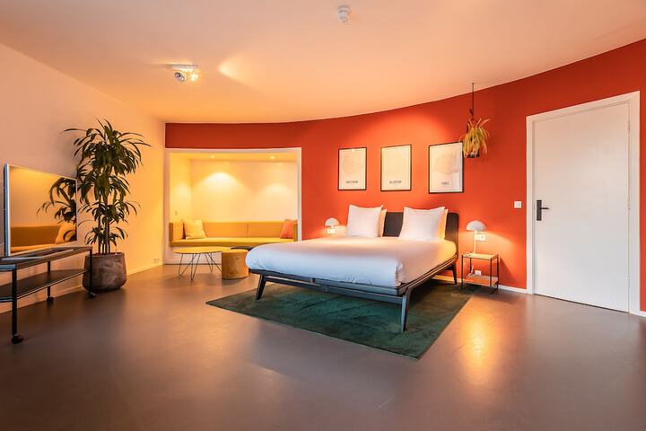 Room 11 of 46