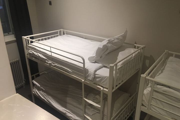 Room 16 of 69
