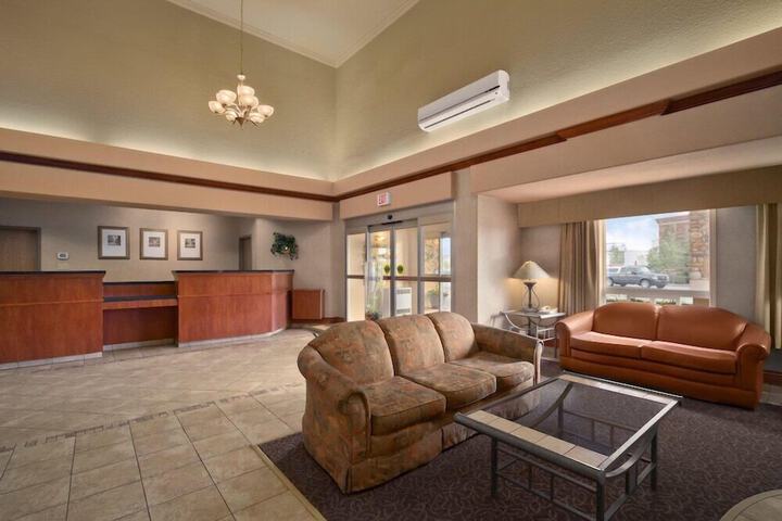 Entrance & Lobby