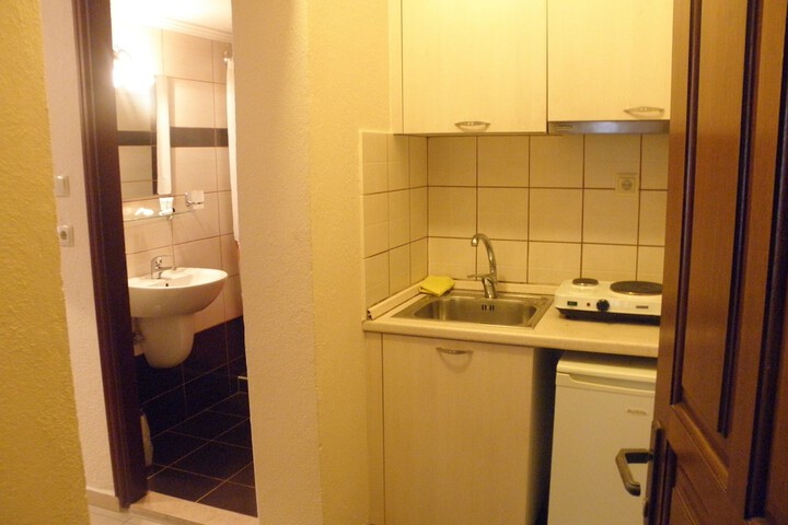 Room 16 of 32