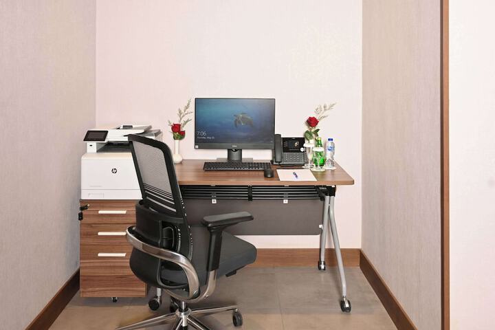 Business Center 45 of 47
